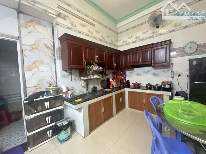 Nhà 4 tầng Mặt tiền đường NGUYỄN THỊ BÚP phường HIỆP THÀNH Q12 dt 150m2 (5mx30m) Đường 10m - 3