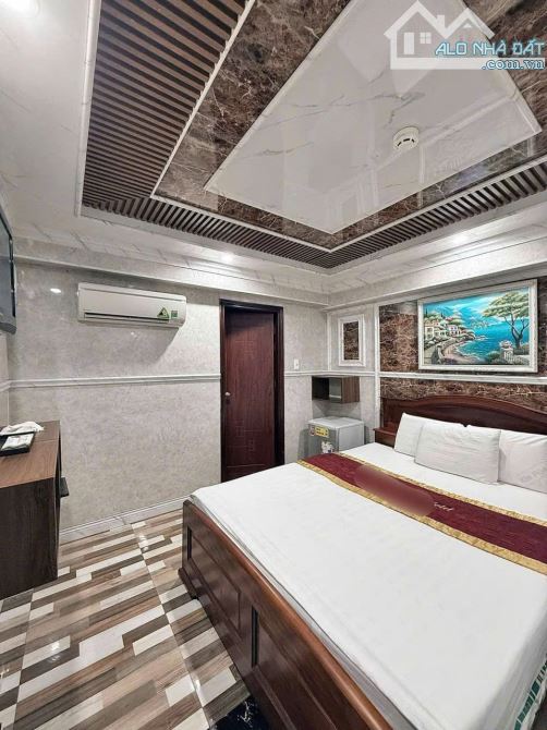 Bán Khách Sạn 8 tầng, 8.2m x 18.3m, 27 phòng Kinh Doanh Khu K300 - 3