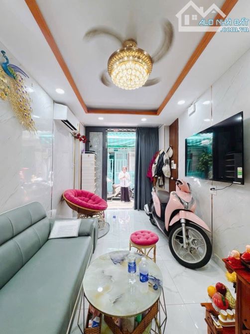 BÁN NHÀ ĐẸP 3 TẤM Q4 GẦN HẺM XE HƠI 3 CĂN GIÁ CHỈ 3TỈ 280 TL SỔ RIÊNG HẺM 3M KHU DÂN CƯ - 3