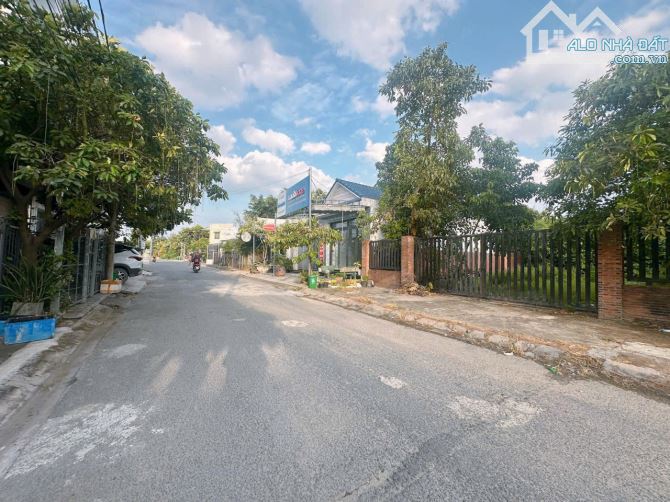 2.85 tỷ - Bán đất kdc Tân Phong,vỉa hè, view công Viên mát mẻ. - 3
