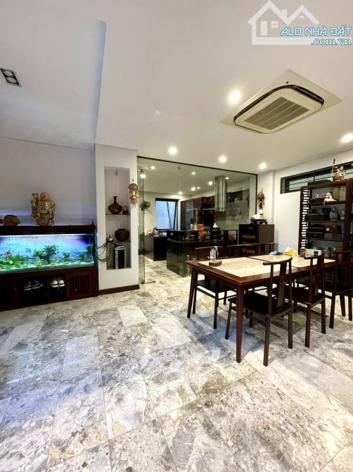 BIỆT THỰ DỊCH VỌNG - DT 258M2 x 4T - MT 30M - 120 TỶ - LÔ GÓC - VỈA HÈ - ĐƯỜNG Ô TÔ TRÁNH - 3