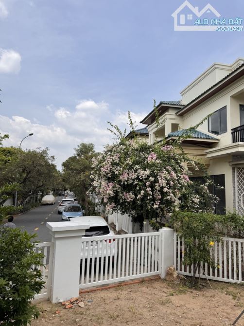 BIỆT THỰ VEN SÔNG SÀI GÒN - 477M2 - NGANG 22M - 38T - HOÀN CÔNG - 3