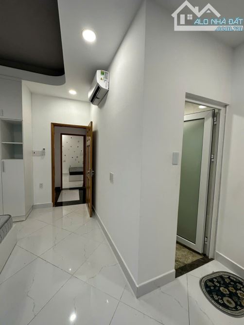 5 PHÚT RA GA TÂN CẢNG ĐI QUẬN 1, Bán Nhà 4 Tầng Mới Đẹp - 50m2 - 4Pn 5Wc xe hơi trong nhà - 4