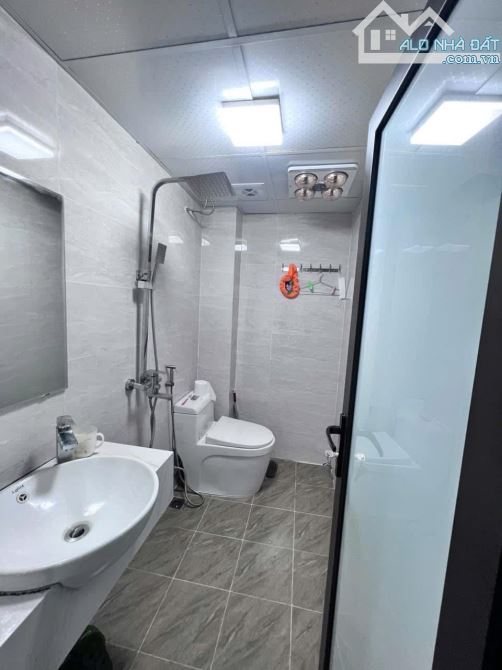 Tôi bán nhà Phố Quan Nhân 32m2 5 tầng 5 m mặt tiền - 4