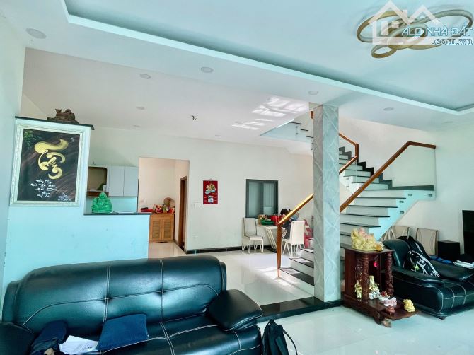 BIỆT THỰ MẶT TIỀN XUÂN THỚI THƯỢNG - 155M2 NGANG 8M - 3TẦNG MỚI XÂY KIÊN CỐ GIÁ 7 TỶ HƠN - 4