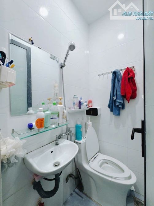 BÁN NHÀ ĐẸP 3 TẤM Q4 GẦN HẺM XE HƠI 3 CĂN GIÁ CHỈ 3TỈ 280 TL SỔ RIÊNG HẺM 3M KHU DÂN CƯ - 4