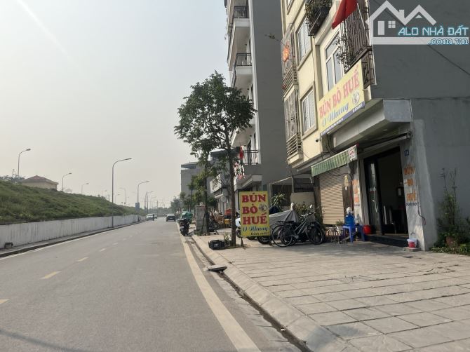 Bán nhà 3 tầng Dân xây phố Giang Biên, kinh doanh ô tô tránh, 120m, MT6.2m, nhỉnh 16 tỷ - 4
