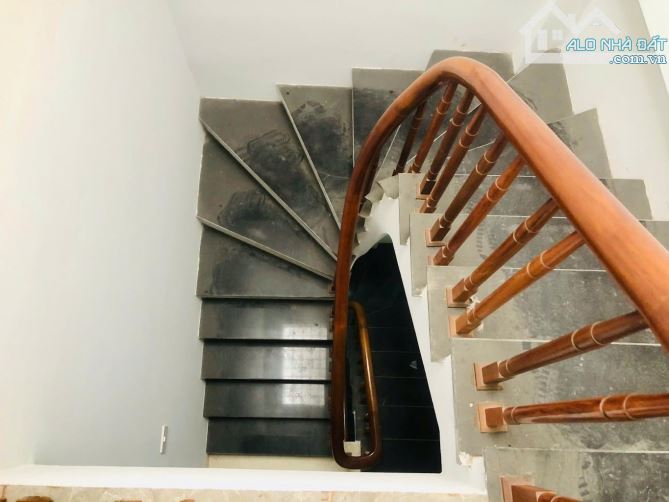 Nhà đẹp gần ga nhổn 34m2 5 tầng mặt tiền 4.9m ô tô đỗ cửa thoáng đãng ở sướng 4 tỷ 3 - 4