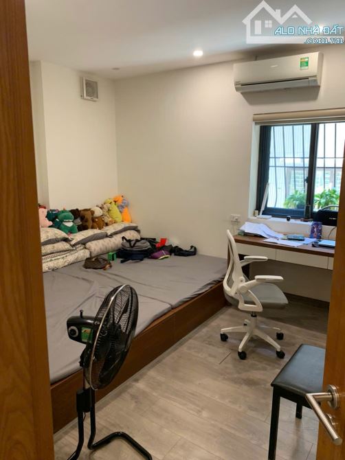 Bán chung cư Bộ Khoa Học Công Nghệ đường Nguyễn Văn Huyên 100m 2PN nhà sửa đẹp có lốt đỗ ô - 4