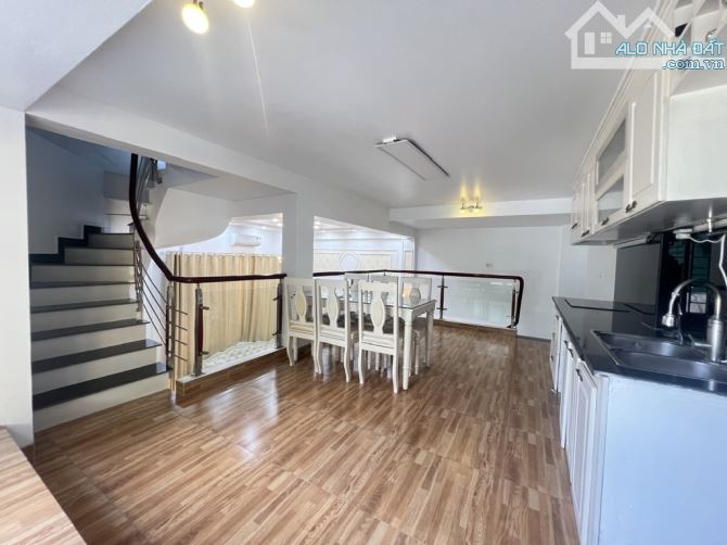Bán nhà mặt tiền phố Thạch Bàn, 46m2- 5 tầng- mt6.6m-15 tỷ hơn, lô góc, vỉa hè, ô tô tránh - 4