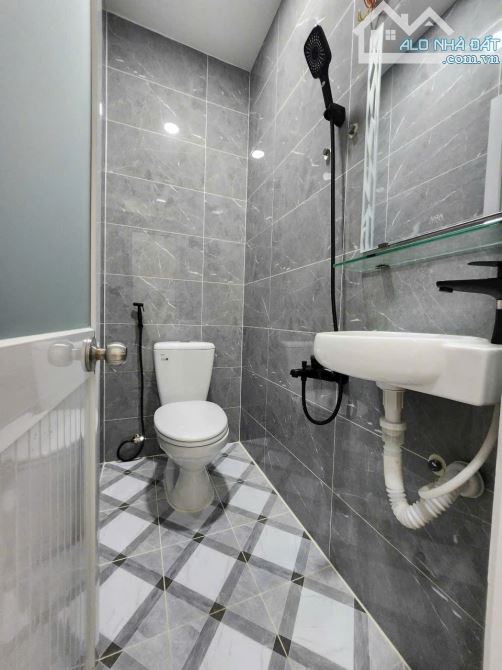 SÁT MẶT TIỀN 1 CĂN Q4  DTSD 60 M2 NHÀ MỚI ĐẸP  CÓ 4 TỶ - 4