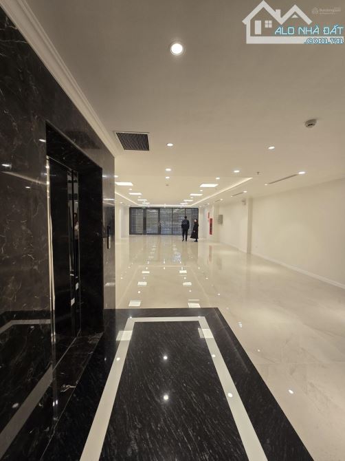 Bán tòa văn phòng 8 tầng - Mặt đường Nguyễn Hữu Thọ,150m2 x 8 tầng x MT 7.3m - Giá 128 tỷ - 5