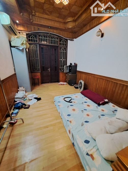 Cho thuê nhà ngõ 5 phố Hoàng Sâm. Diện tích 50m2 x 4 tầng mỗi tầng 2p +1 wc, ô tô đậu cửa - 5