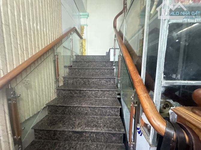 Nhà 4 tầng Mặt tiền đường NGUYỄN THỊ BÚP phường HIỆP THÀNH Q12 dt 150m2 (5mx30m) Đường 10m - 6