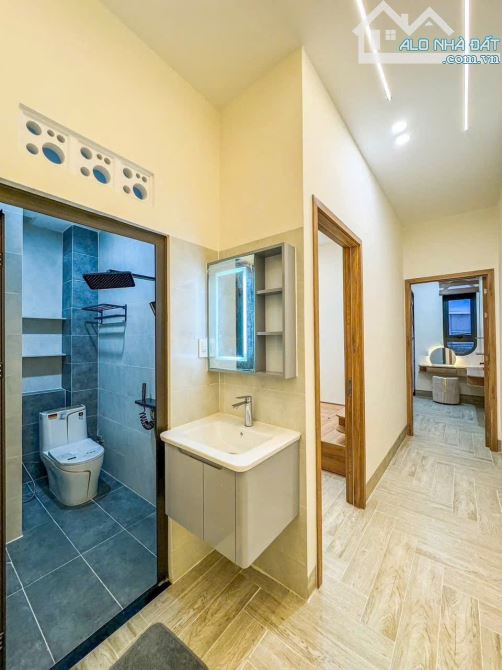 BÁN NHÀ TRỆT LẦU MỚI ĐẸP Full NỘI THẤT - Trục Chính Hẻm 25 Nguyễn Văn LINH -  Hưng Lợi - 7