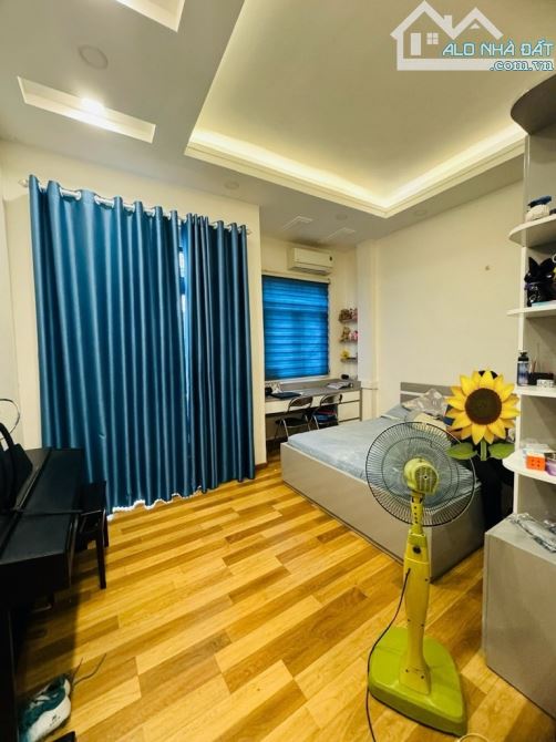 NHÀ ĐẸP 4 TẦNG 50M2(4.5X11)-MẶT TIỀN ĐƯỜNG SỐ 8-KDC TÊN LỬA-GIÁ 8.4 TỶ - 9