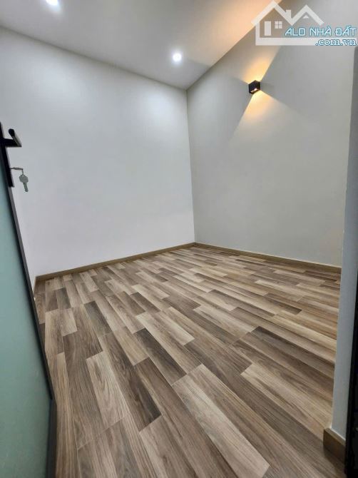 SÁT MẶT TIỀN 1 CĂN Q4  DTSD 60 M2 NHÀ MỚI ĐẸP  CÓ 4 TỶ - 9