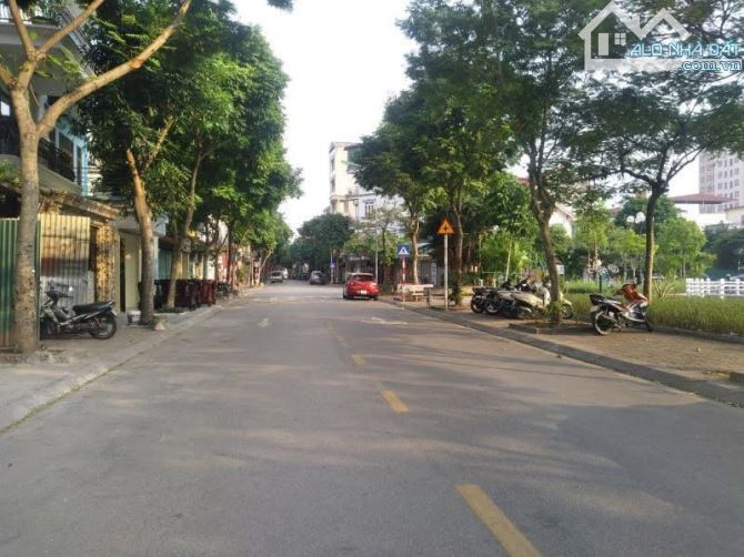 Chính chủ gửi Bán NHANH Đất Giang Biên, ô tô thông, 55m, MT 4.1m, giá 9.2 tỷ