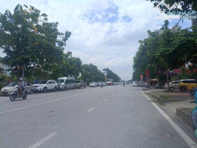 Bán 78m tây bầu kim chung vỉa hè kinh doanh đá bóng  đường trước mặt 2 xe công tránh