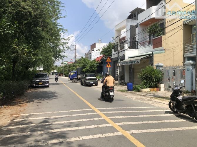 Bán đất mặt tiền đường Nguyễn Văn Lộng thông ra Sông Sài Gòn cực đẹp