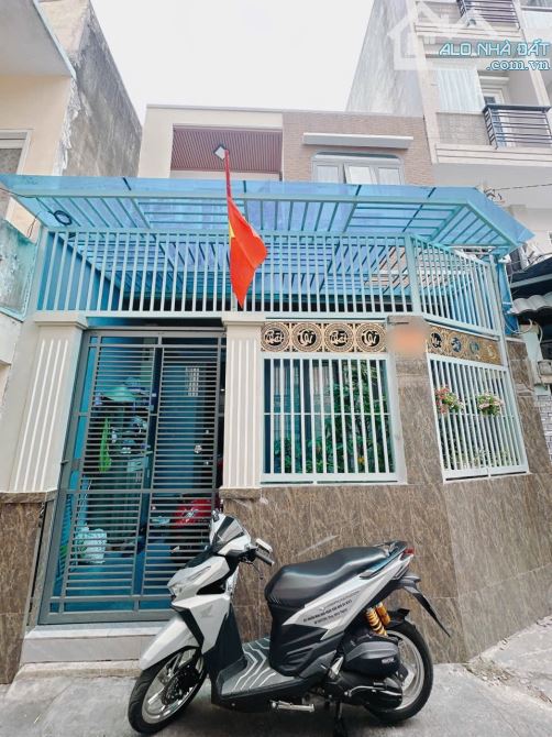 BÁN NHÀ ĐẸP VỊ TRÍ 1/ QUẬN 4 HẺM 4M DT ĐẸP 5,5*10 GIÁ 6TỈ NHĨNH KHU DÂN CƯ SHR