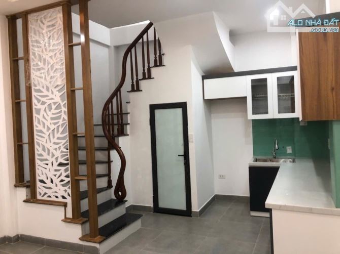 Kim giang . Thanh Trì 33m 5 tầng 7.5 tỷ ô tô cách 50m