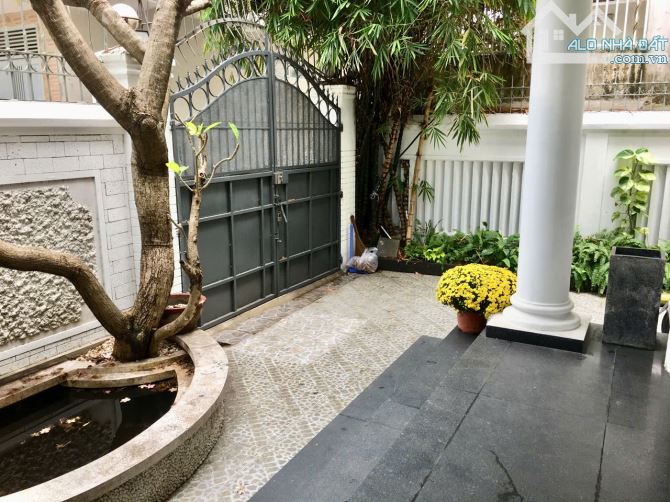 Biệt Thự sân vườn Thoáng mát hẻm 8m Thăng Long--DT: 12,8X18M--3 Lầu--Gía: 36 tỷ
