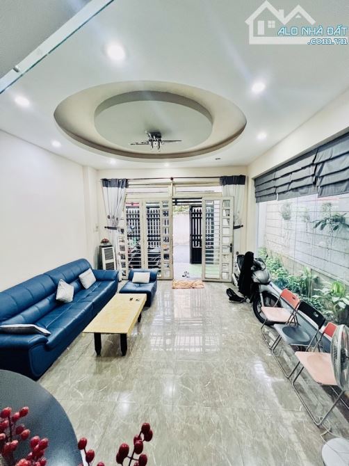 Bán nhà 4 tầng đẹp hẻm xe hơi 5m, ngang khủng 6m, 84m² Gò Vấp, giá chỉ 8 tỷ nhỉnh