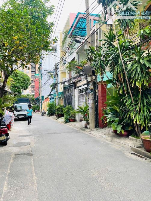 Biệt Thự sân vườn 230m2(12 x 19) Lý Thường Kiệt sát Q10, 3 Tầng giá rẻ Chỉ 100tr/m2