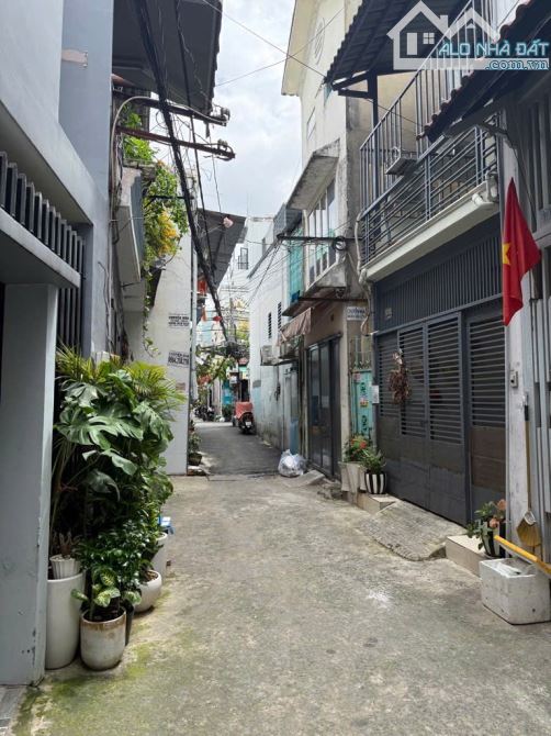 Bán nhà 3 tầng, Lê Văn Lương, Quận 7. 60m2 hoàn công. Chỉ 3.xx tỷ