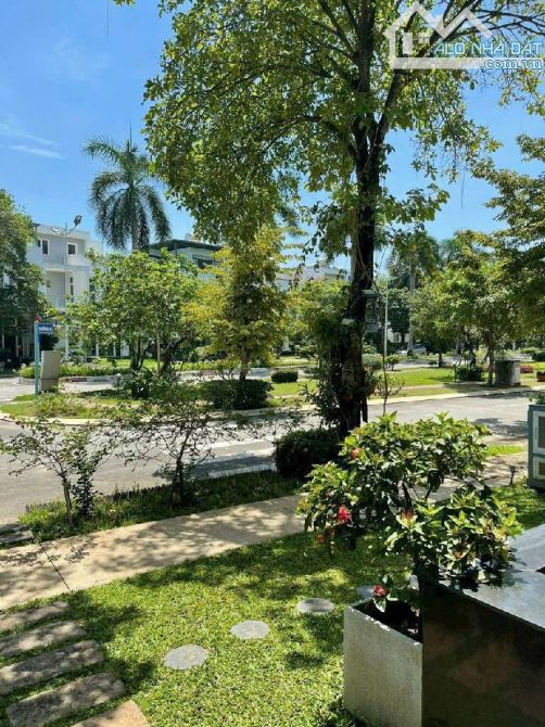 VILLA PARK - ĐƯỜNG LIÊN PHƯỜNG PHÚ HỮU - 323m2 - 4 TẦNG