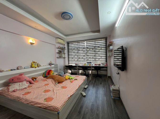 VỊ TRÍ ĐẮC ĐỊA BỒ ĐỀ LONG BIÊN 11 TỶ DT 40M MT 4M 5T  NGÕ OTO THÔNG TIỆN ÍCH KINH DOANH