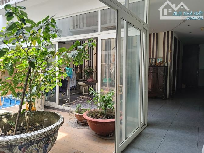 Biệt Thự Mặt tiền gần Lê Thị Hà 320m2 - Ngang 10m