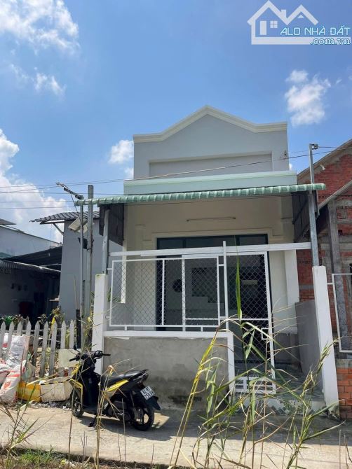 Nhà 1 Trệt Lửng Xây Riêng Lẻ - Sổ Hồng Riêng . Cách đường QL50 đúng 80m . DT 4 x 15m2