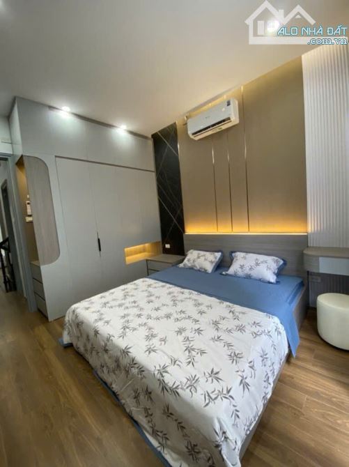 Bán nhà Hoàng Hoa Thám, ngõ rộng thông, gần phố, nhà đẹp ở ngay, 46m2, 4 tầng, giá 9 tỷ