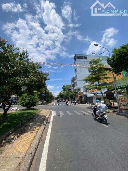 cho thuê nhà MT lê thúc hoạch 8x10 1 trệt 2 lầu thông suốt vị trí đẹp
