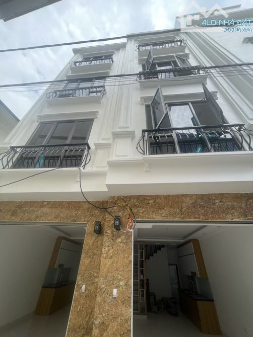 Bán nhà vành đai 3.5 33m2 4 tầng có ô chờ thang máy 2 thoáng 30m ô tô đỗ ngày đêm 4 tỷ 25