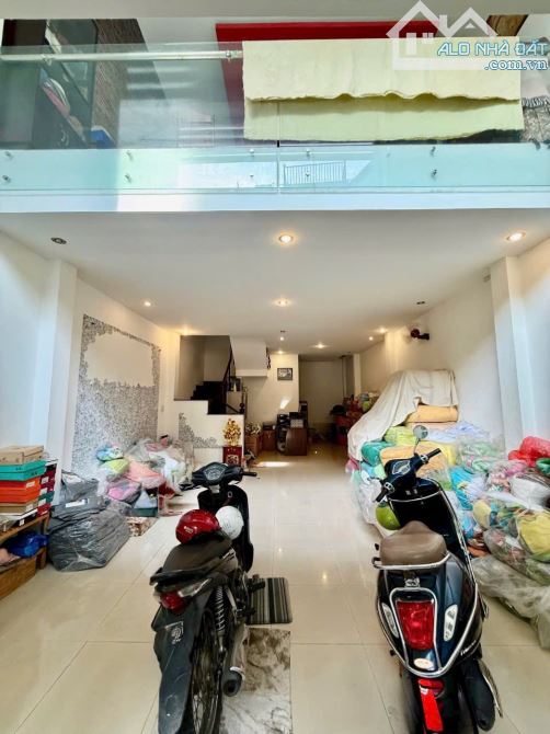 Bán nhà 4 tầng (5.5x15) ngay Lạc Long Quân - Tân Bình gần Quận 10 Quận 11