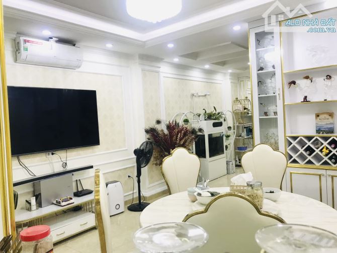 BÁN GẤP NHÀ PL 5 TẦNG HOÀNG QUỐC VIỆT. DT: 50M2,NGÕ TRƯỚC NHÀ Ô TÔ TRÁNH CHẠY VÒNG QUANH