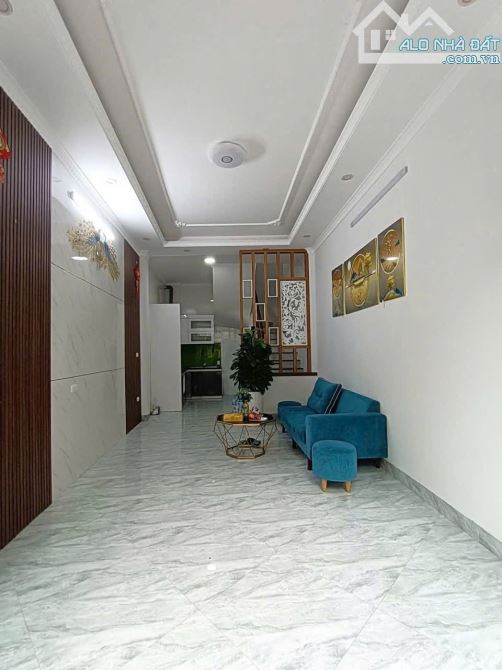 Nhà đẹp nở hậu, gần phố, gần chợ, ngõ thông tứ tứ tung, đi lại thuận tiện, 30m2 giá 5.6 tỷ
