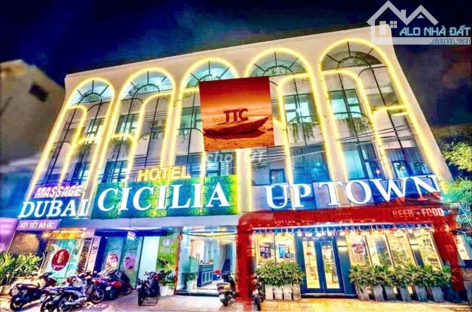 Cho thuê nhà Quận 1 42 CHDV full nội thất 20x25m 3 lầu ĐC 54 Đặng Dung