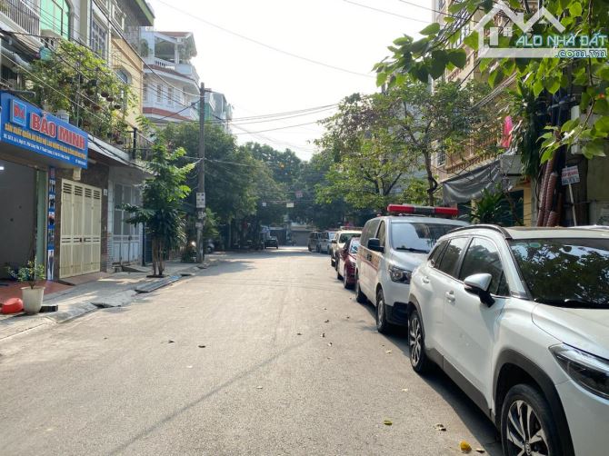 Phân lô Tạ Quang Bửu - Bách khoa. Vỉa hè kinh doanh. Ô chờ thang máy. 70m2 30 tỷ
