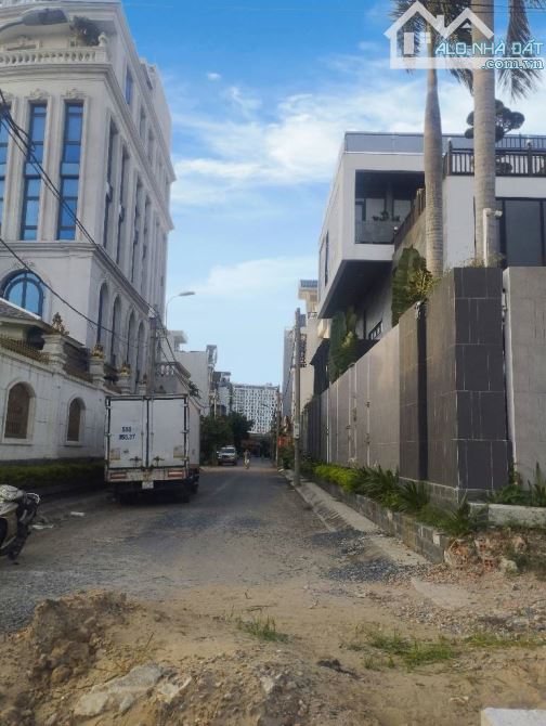 Bán Biệt Thự 4 tầng đường HÀ HUY GIÁP, phường THẠNH LỘC, Q12, dt 144m2(9x16).Hẻm 9m