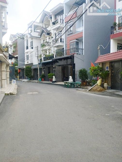 Bán Nhà 3 tầng đường THẠNH LỘC 22, phường THẠNH LỘC, Q12,dt92m²(5x19).DÒNG TIỀN 8tr/th
