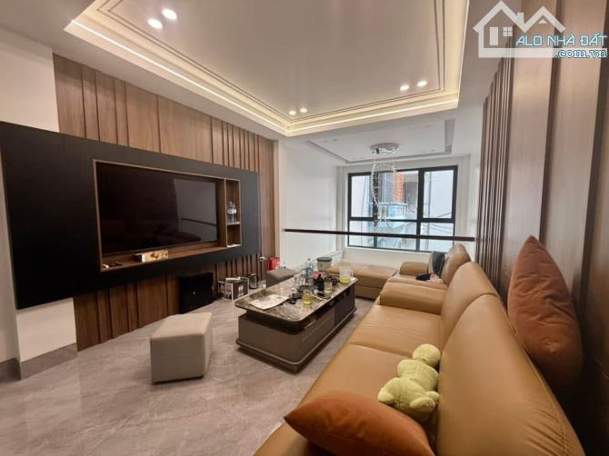 NHÀ PHÂN LÔ, DT 90M, 5 TẦNG,NGÕ THÔNG,Ô TÔ TRÁNH, KINH DOANH ĐỈNH PHỐ TRUNG KÍNH CHỈ 36 TỶ