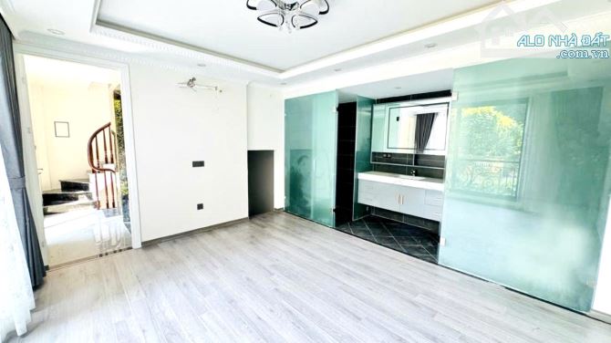GIẬT MÌNH ĐẬP HỘP NHÀ 6 TẦNG THANG MÁY PHỐ TÂY SƠN - MẶT TIỀN ĐÁNG GIÁ - 5M GẶP Ô TÔ