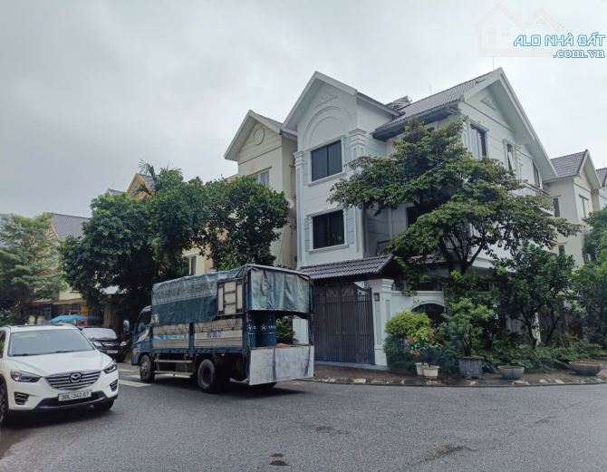 Bán Biệt thự Tây Mỗ 201m2 - 4 tầng, vị trí đẹp Kinh doanh, giá 32.5 tỷ
