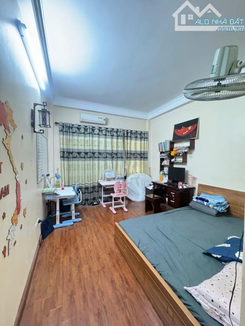 7,85 TỶ, NHÀ BỒ ĐỀ 40M2, 06 PHÒNG NGỦ, CÁCH NGÕ Ô TÔ THÔNG 15M