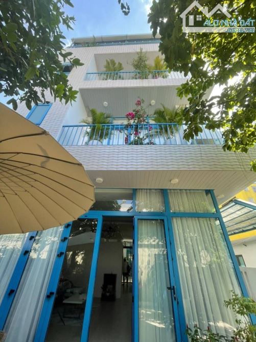 Bán villa 3 tầng kèm căn hộ 7 phòng ngủ Chế Lan Viên