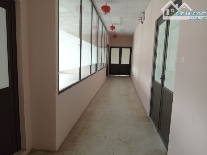 Bán nhà mặt phố Tân Mai, Hoàng Mai, DT: 1160m2, mặt tiền 30m, Giá 90 tỷ TL
